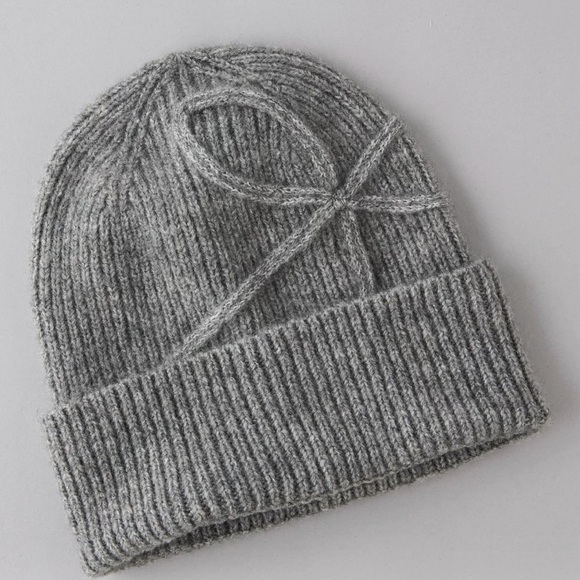 American Eagle Outfitters Accessories - American Eagle Outfitters Gray Knit Beanie